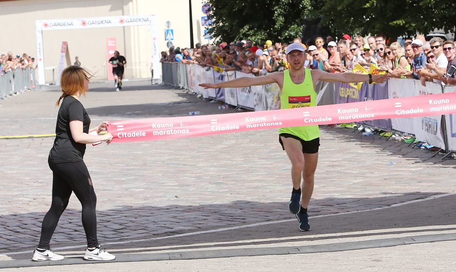 „Citadele Kauno maratonas“: įnirtinga kova iki paskutinių metrų ir nauji rekordai 