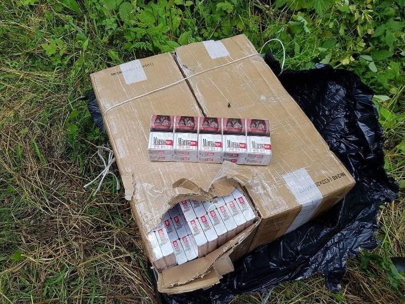 Pasieniečių radinys – „niekieno“ mašina ir kontrabandinės cigaretės