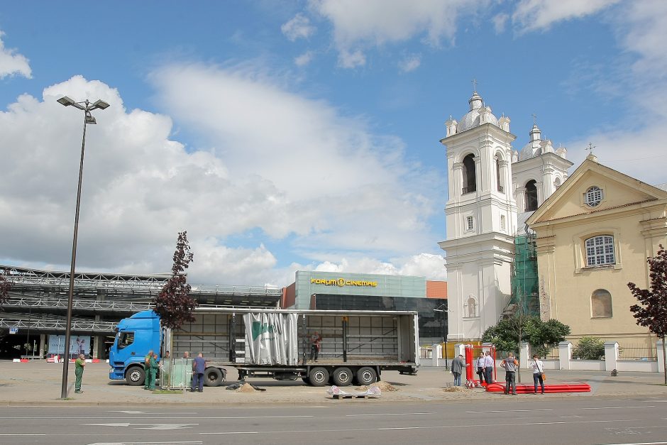 Baigiama įrengti laikinoji autobusų stotis