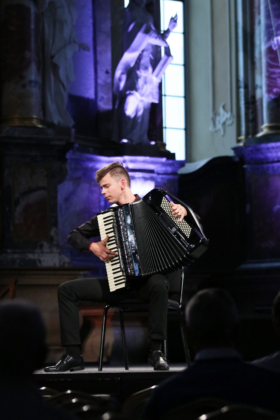 „Akordeono muzikos savaitė“ baigėsi pasivaikščiojimu Užupio stogais