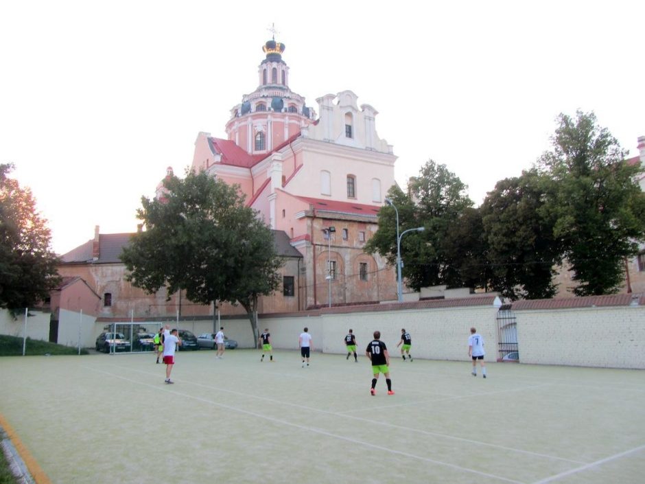 „Biplan“ su baltarusių muzikantais prieš koncertą Vilniuje žaidė futbolą