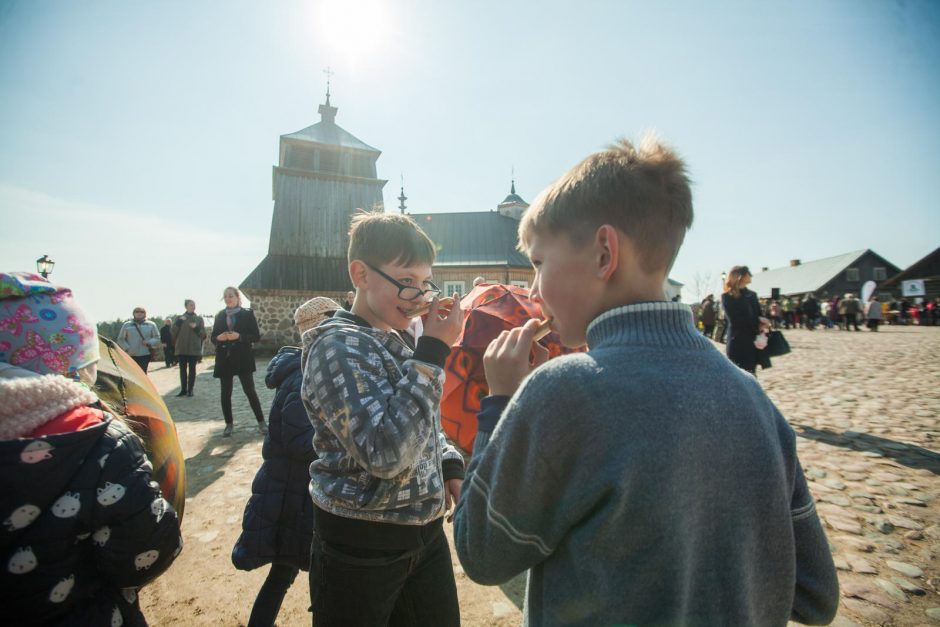 Antrąją Velykų dieną kauniečiai apgulė Rumšiškes