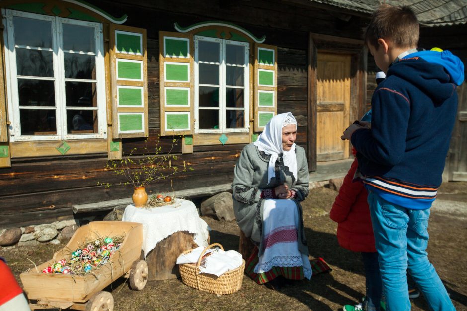 Antrąją Velykų dieną kauniečiai apgulė Rumšiškes