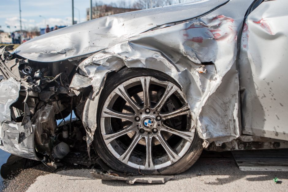 BMW ir greitosios avarija Kaune: sužeisti keturi žmonės 