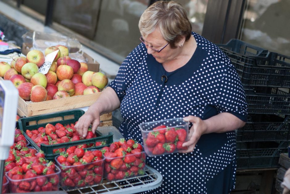 Lietuviškos braškės už 10 eurų atbaido ne visus