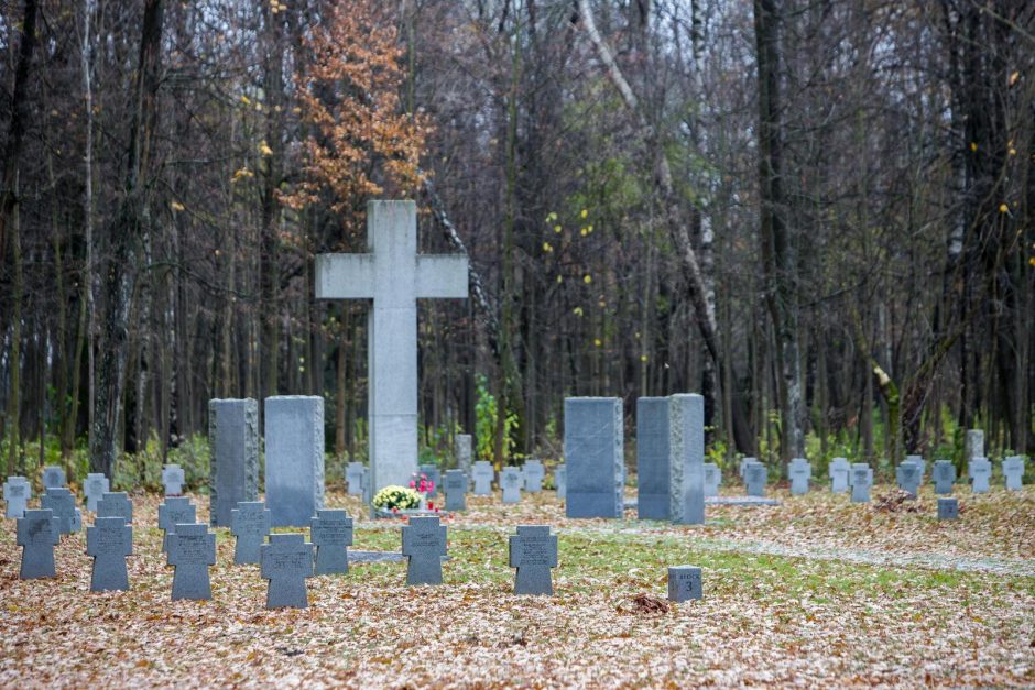 Karių kapinėse – ramybė ir vos vienas kitas lankytojas