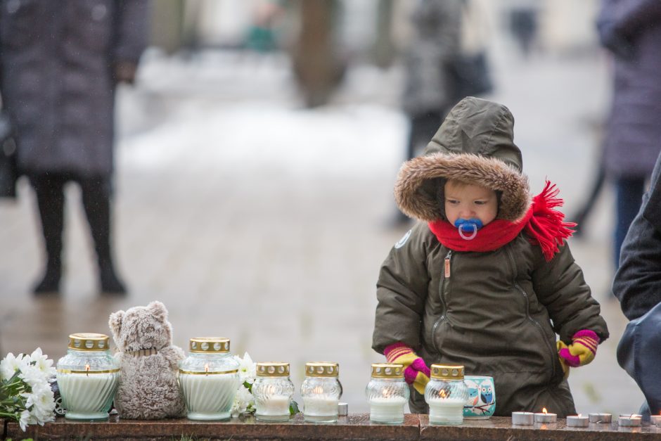 Kauniečiai liūdėjo ir piktinosi dėl Kėdainiuose užmušto vaiko