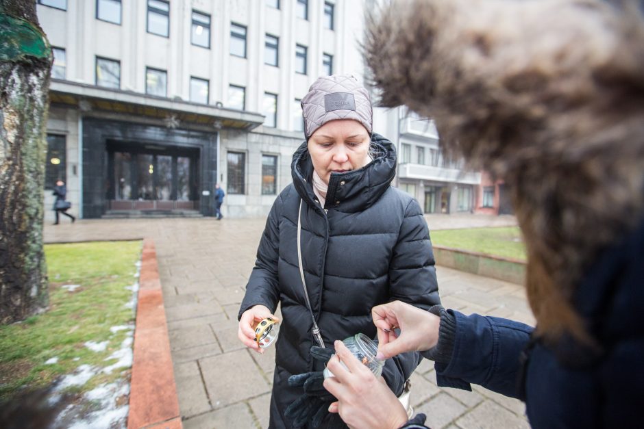 Kauniečiai liūdėjo ir piktinosi dėl Kėdainiuose užmušto vaiko