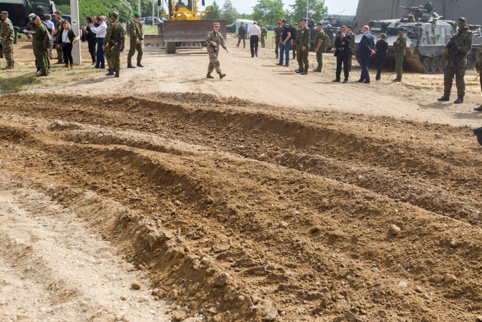 NATO karinė technika persikėlė per Nerį