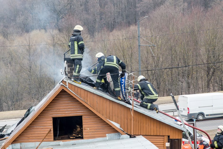 Tragiškas gaisras Tunelio gatvėje: žuvusių mažylių mama kaltinama dviem nusikaltimais