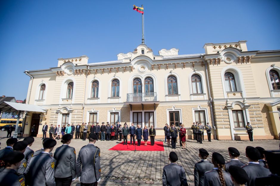 Kadetus sveikinusi D. Grybauskaitė: mums visiems esate pavyzdys