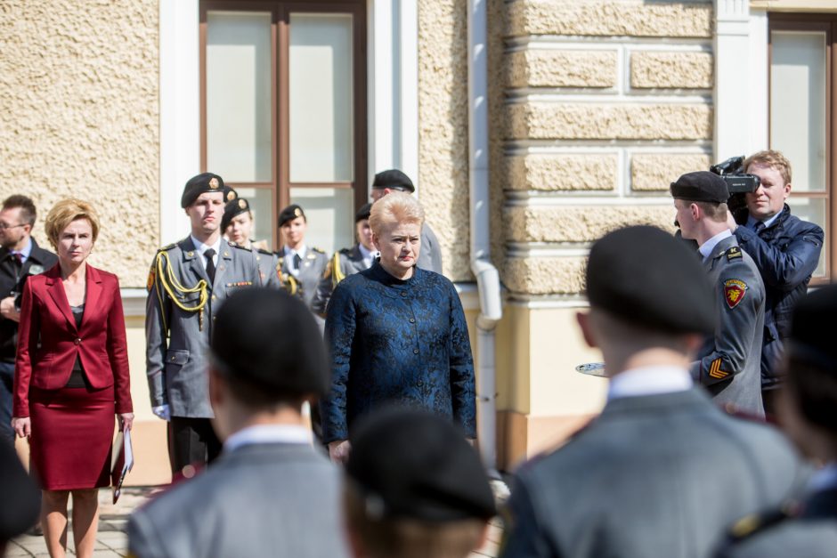 Kadetus sveikinusi D. Grybauskaitė: mums visiems esate pavyzdys