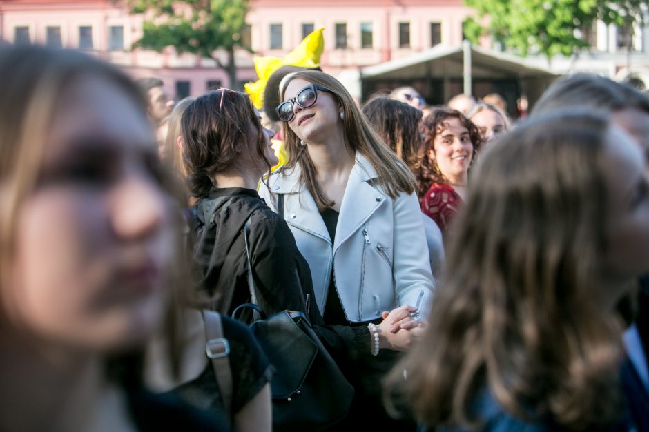 Studentai šėlo su makaronais, indiškais saldėsiais ir „Baltuoju kiru“ 