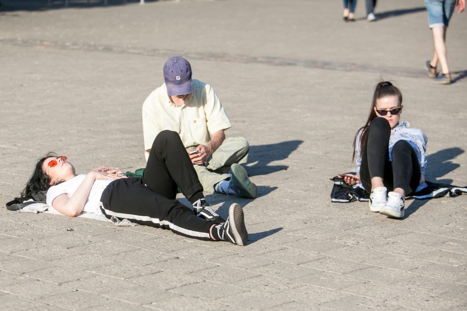 Studentai šėlo su makaronais, indiškais saldėsiais ir „Baltuoju kiru“ 