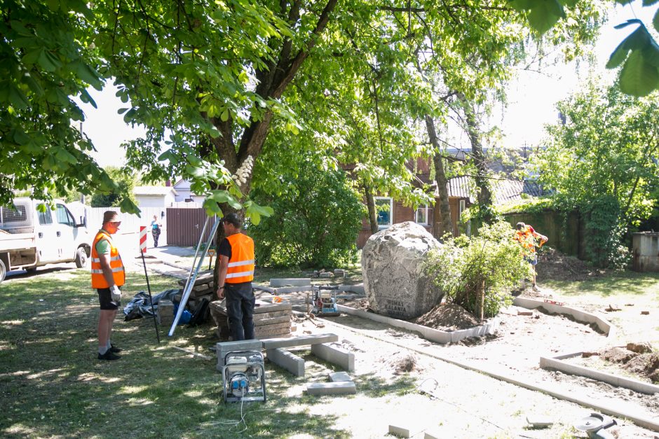 Besiruošiant R. Kalantos žūties metinėms atnaujintas paminklinis akmuo