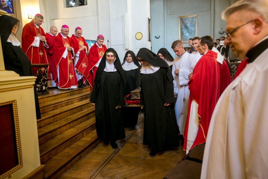 Palaimintasis Teofilius sugrįžo namo