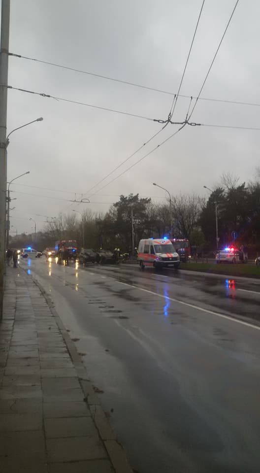 Kruvina automobilių kaktomuša Vilniuje: žuvo 20-metė mergina