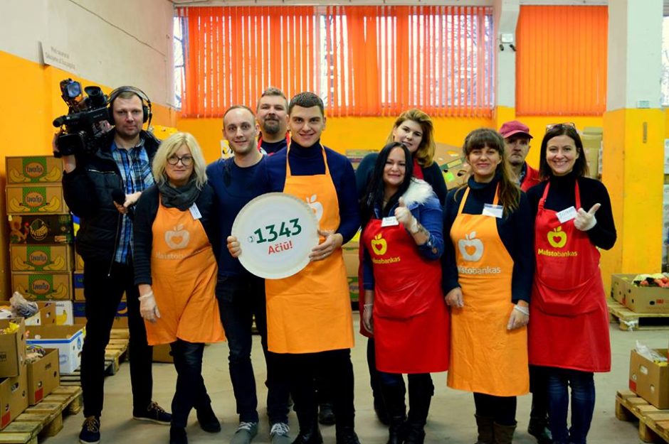 Televizijos žvaigždės aplankė „Maisto banko“ sandėlį