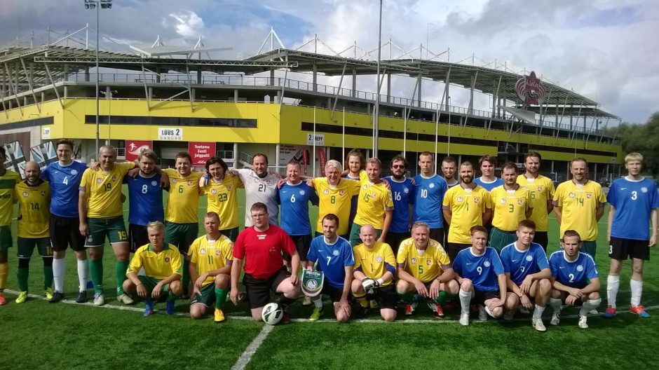 Taline futbolo aikštėje susitiko Estijos ir Lietuvos žurnalistai