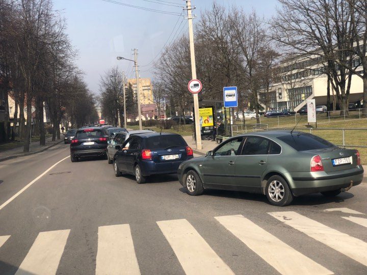 Avarija Dainavos rajone: susidūrus dviem automobiliams nukentėjo vaikas