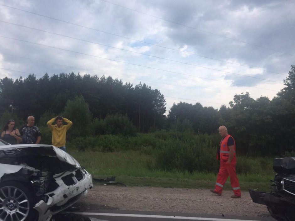 Ringauduose – BMW ir „Audi“ kaktomuša, nukentėjo trys žmonės