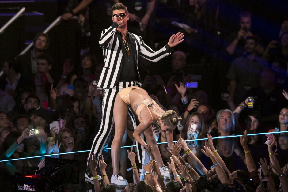 M. Cyrus ir J. Bieberis drauge įrašė dainą – pavadinimu „Twerk“ 