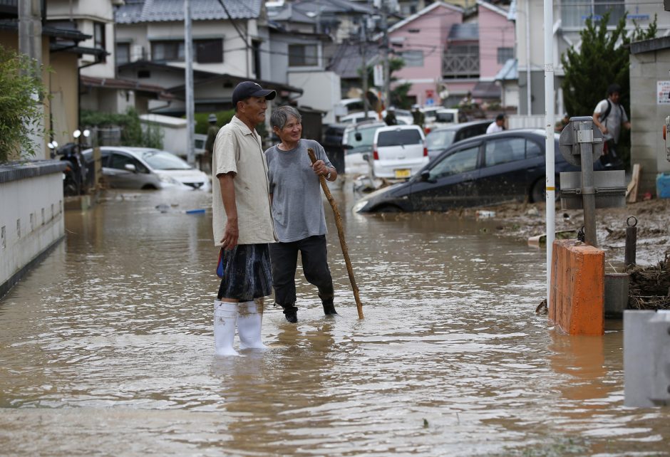 Japonijoje nuslinkus žemės nuošliaužai žuvo 36 žmonės, dar yra dingusiųjų