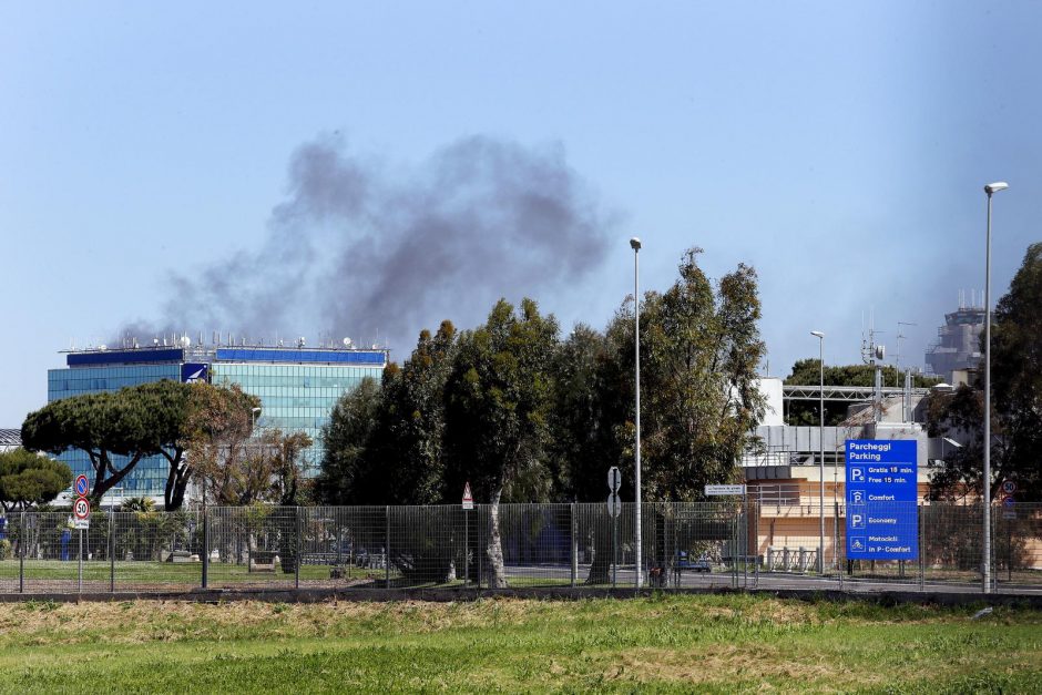 Romos oro uostas atnaujina darbą po gaisro terminale
