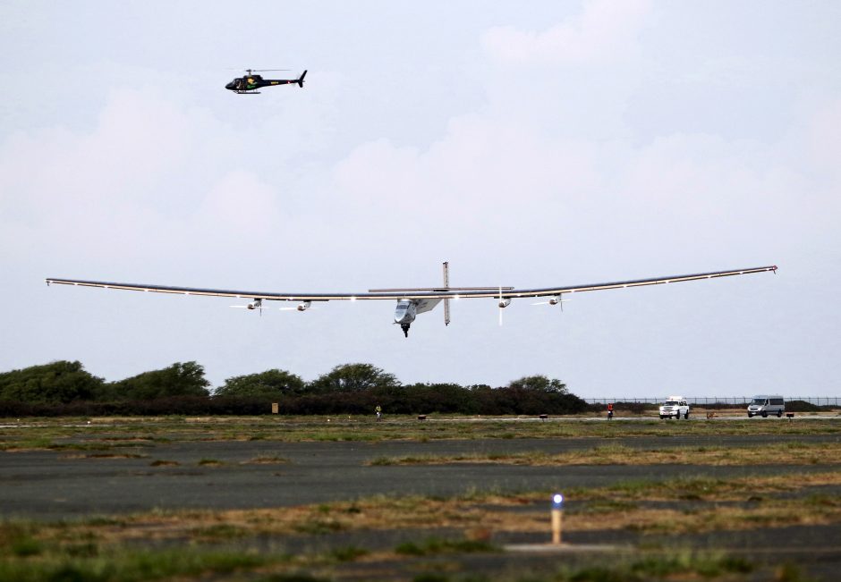 Lėktuvas „Solar Impulse“ baigė istorinį skrydžio etapą