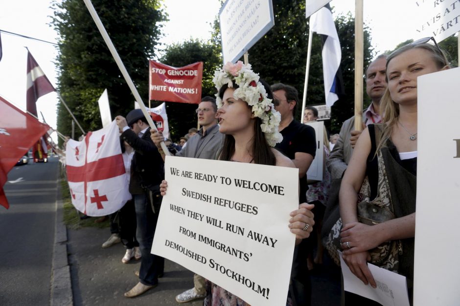 Rygos centre šimtai žmonių protestavo prieš pabėgėlių priėmimą Latvijoje 