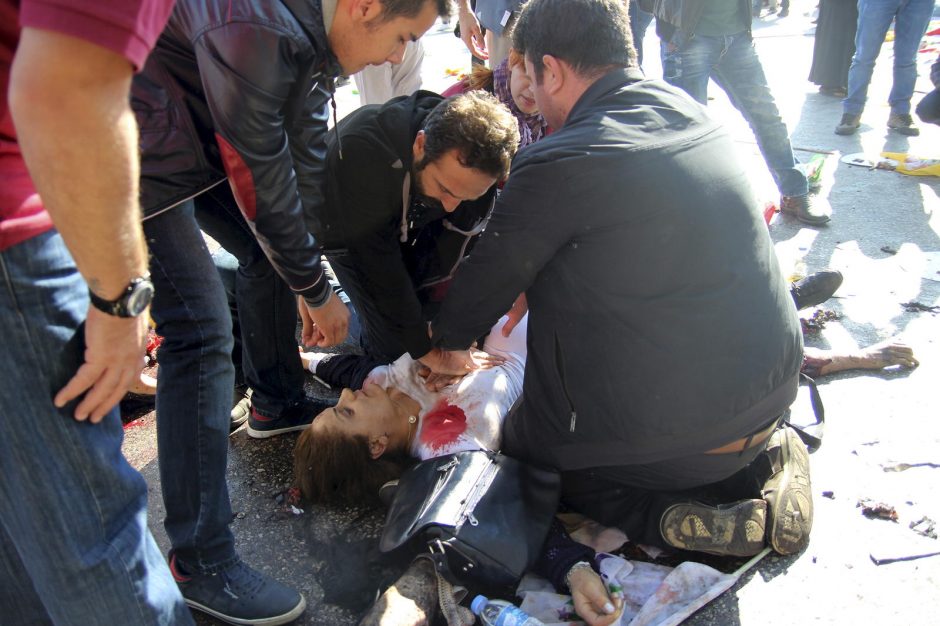 Turkijoje per du sprogimus žuvo dešimtys žmonių 