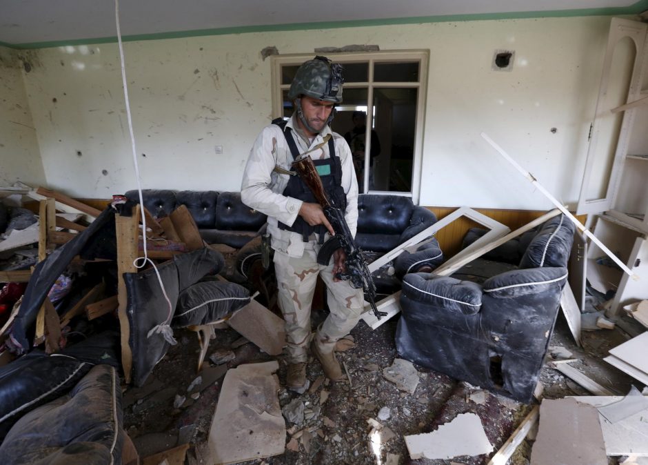 Afganistane per Pakistano konsulato apsiaustį žuvo septyni kariai