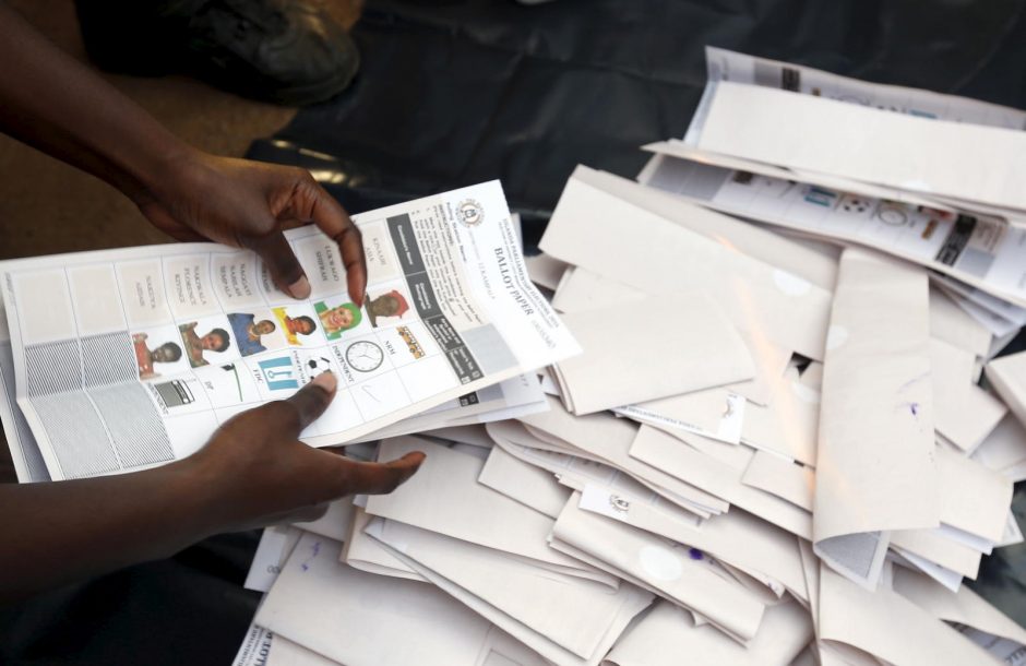 Ugandoje dėl chaoso per rinkimus balsavimas tęsiasi antrą dieną