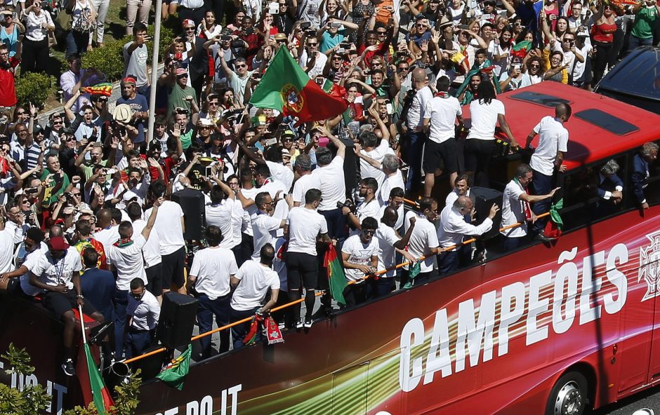 Tūkstančiai portugalų pasitiko „Euro 2016“ čempionus