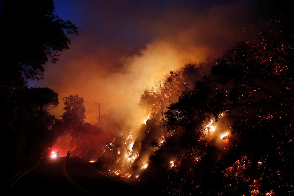 Kalifornijoje siaučiant gaisrams paskelbta didelė evakuacija
