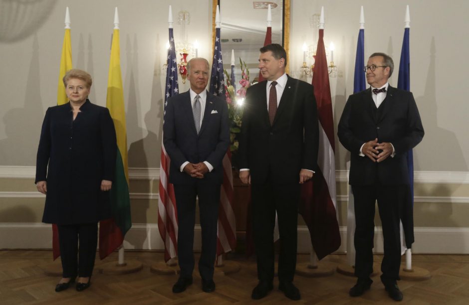 J. Bidenas ramina Baltijos šalis dėl D. Trumpo kalbų apie NATO