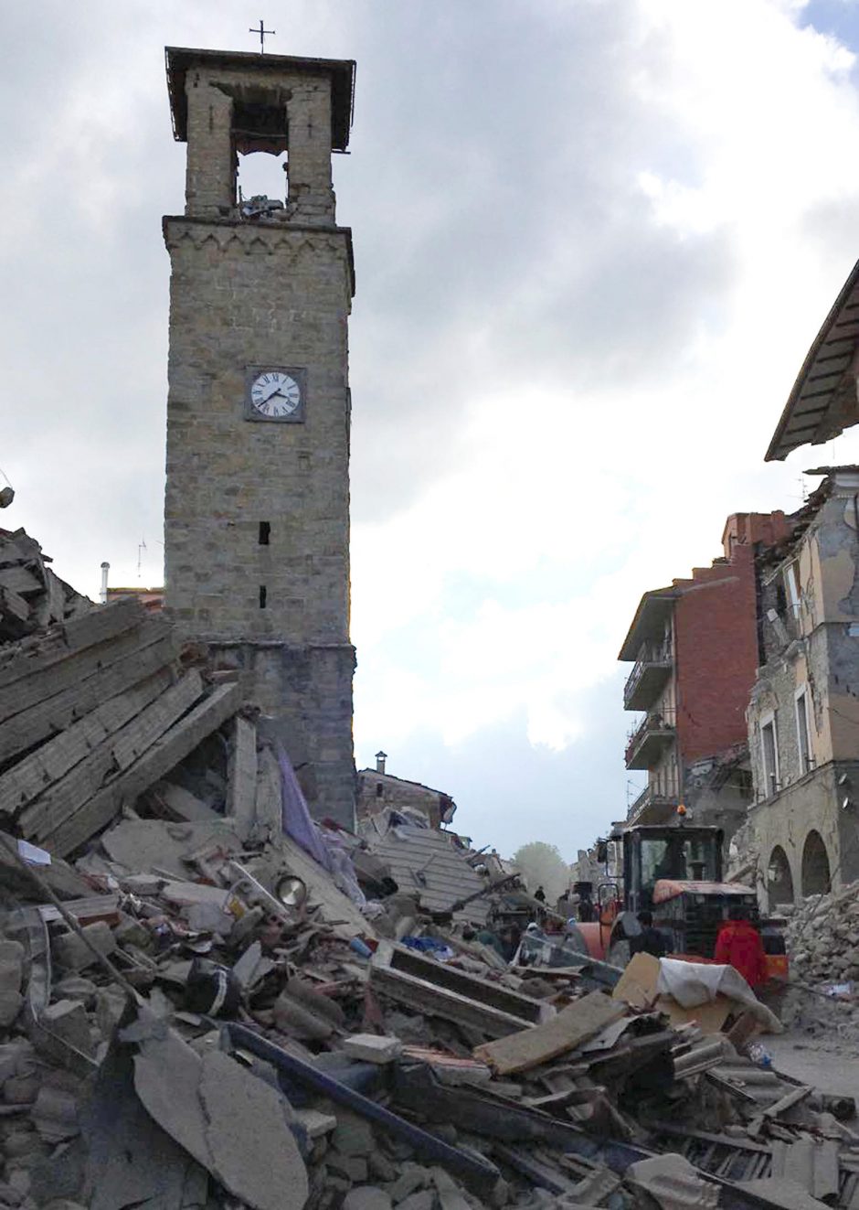 Tarp žemės drebėjimo Italijoje aukų – aštuoni užsieniečiai