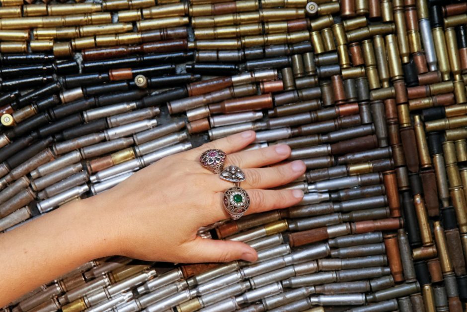 Iš Ukrainos karo lauko amunicijos kuria meną