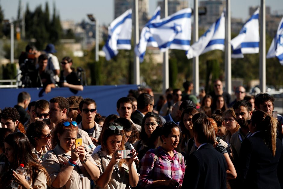 Izraelis į paskutinė kelionę palydi buvusį prezidentą