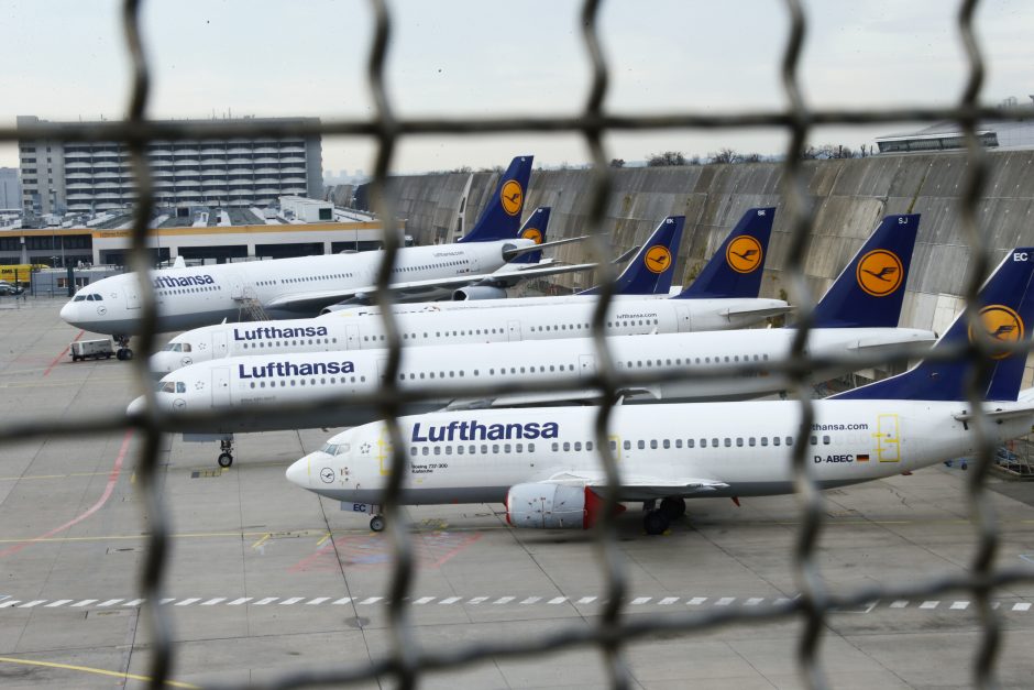 „Lufthansa“ atšaukia beveik 2 tūkst. skrydžių