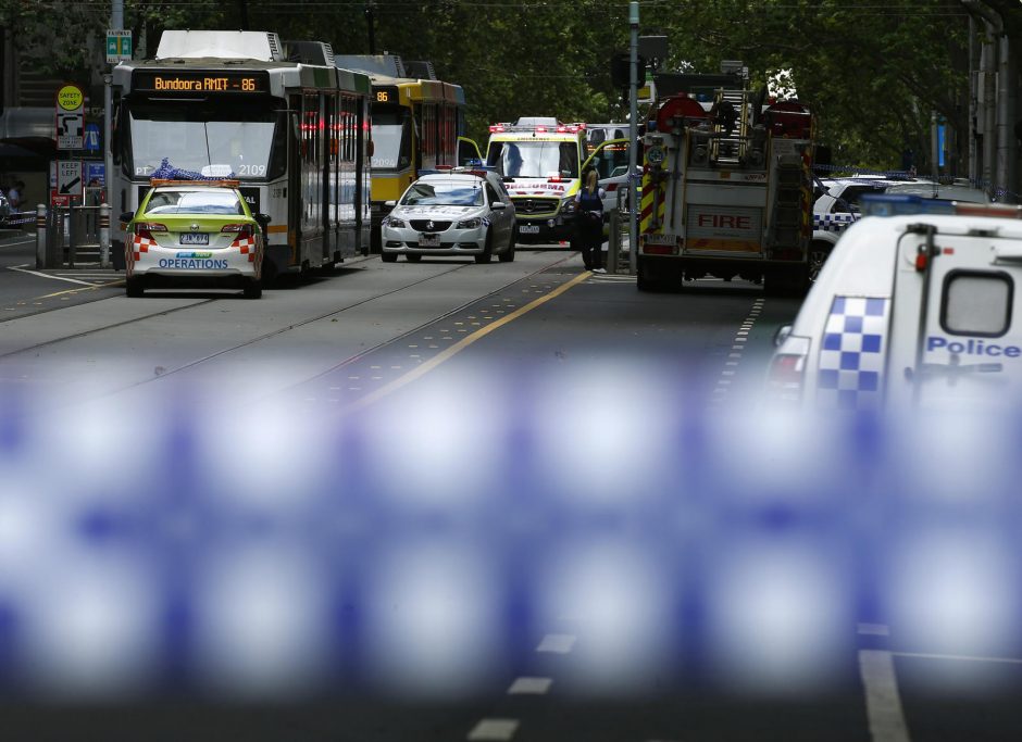 Melburne automobilis rėžėsi į pėsčiuosius: žuvo keturi žmonės, 20 sužeisti