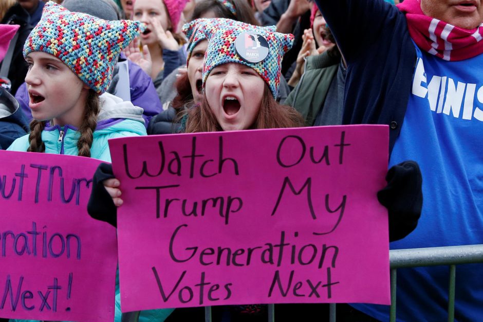 Tūkstančiai moterų protestuoja prieš D. Trumpą