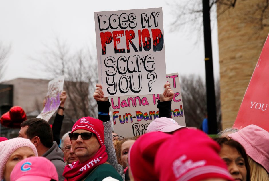 Tūkstančiai moterų protestuoja prieš D. Trumpą