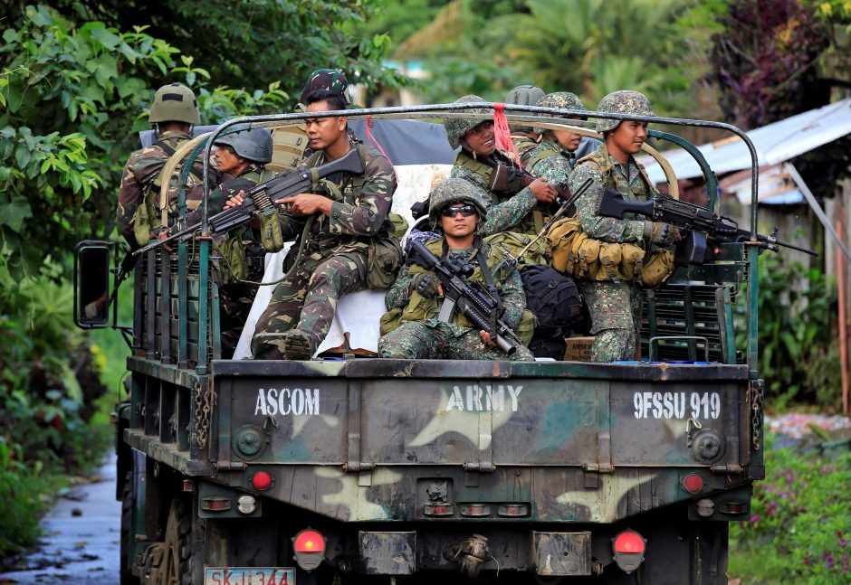 Filipinų aviacija per klaidą pražudė 10 savo karių
