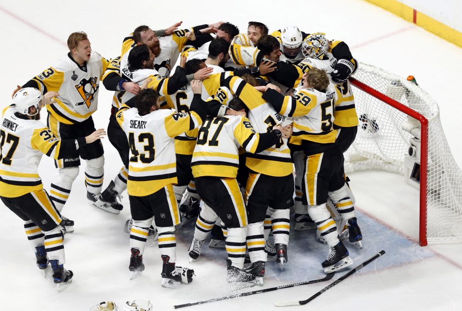 „Penguins“ ledo ritulininkai apgynė NHL Stanley taurę