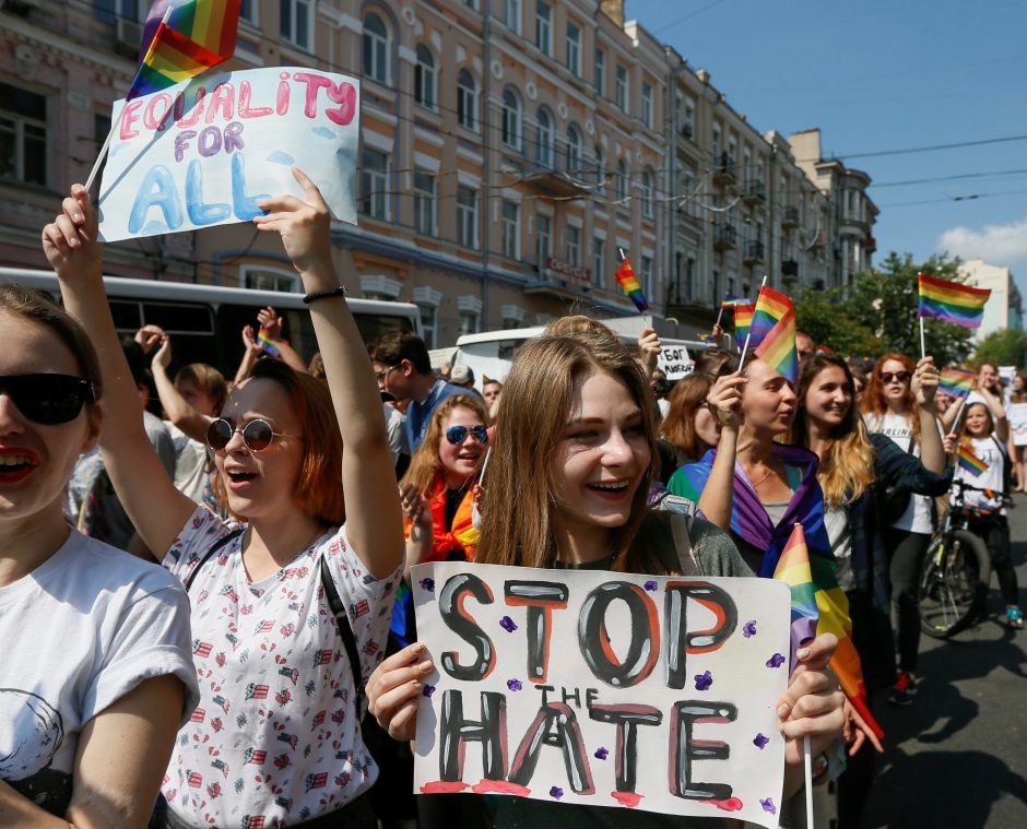 Į gėjų paradą Kijeve susirinko tūkstantinė minia