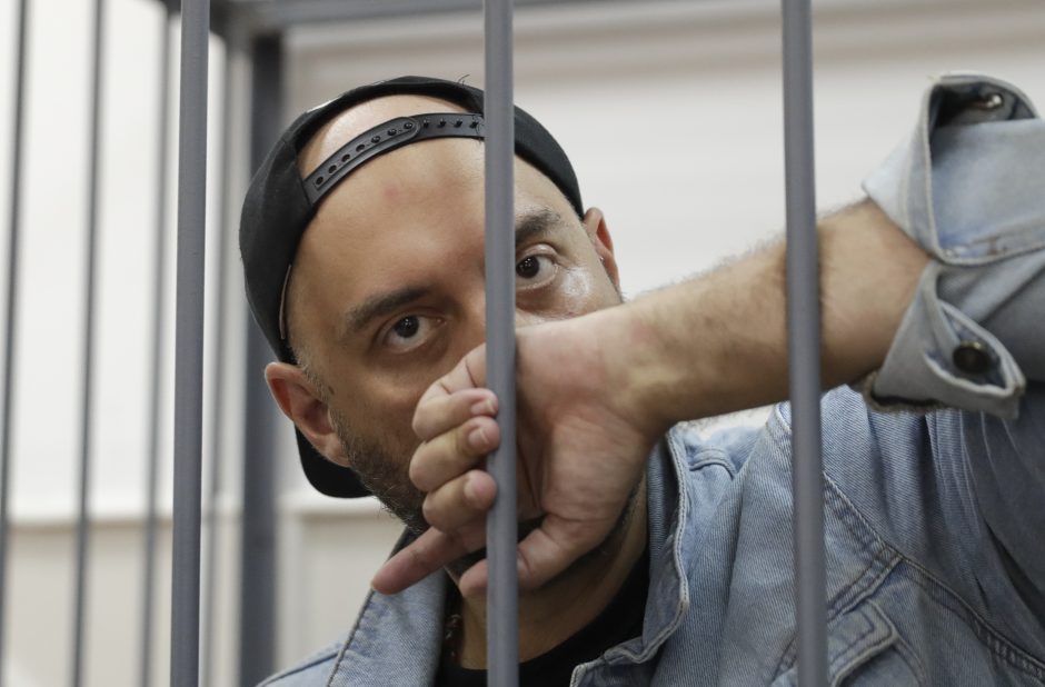 Sukčiavimu kaltinamam Rusijos teatro režisieriui skirtas namų areštas
