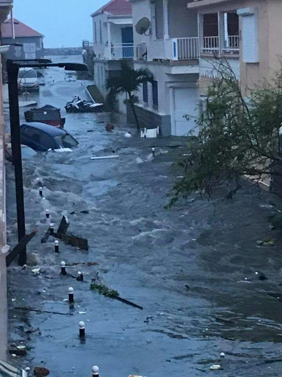 Uraganas „Irma“ Karibų regione nusinešė per 12 gyvybių