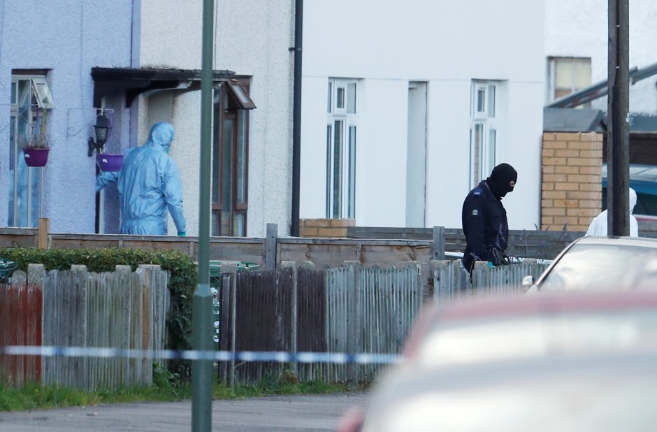 Britų policija atlieka kratą namuose, susijusiuose su sprogimu metro
