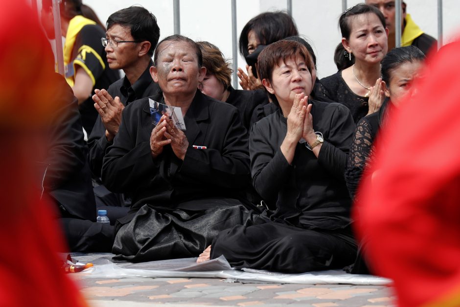 Tailandas atsisveikina su mylimu karaliumi Bhumibolu